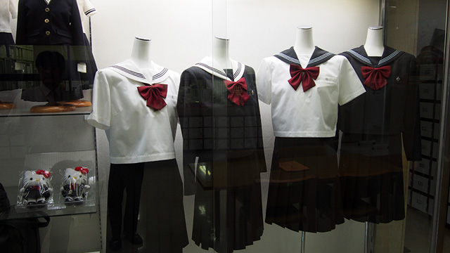 聖徳大学付属女子高等学校制服